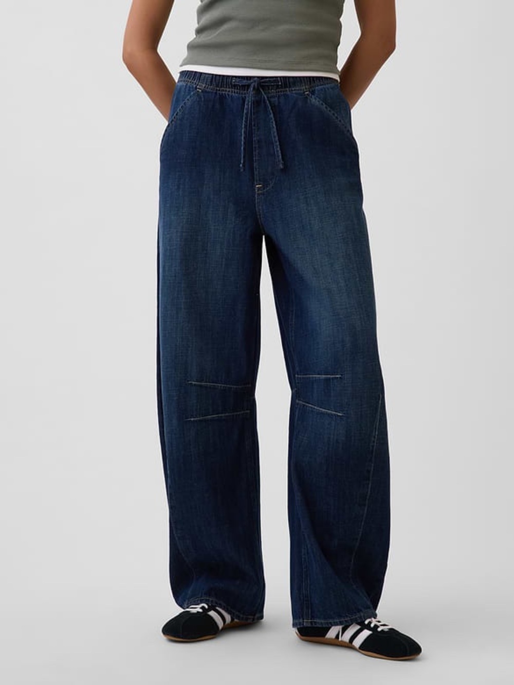 NWOT GAP Dark Wash Barrel Mid Rise UltraSoft Easy Horseshoe Jeans